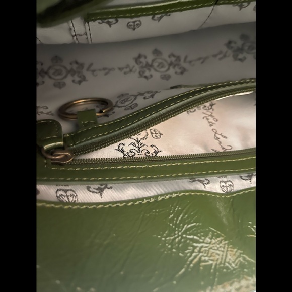 Fun 60’s Vibe Kate Landry Green and Cream Bag with Lots of Pockets - Picture 11 of 15